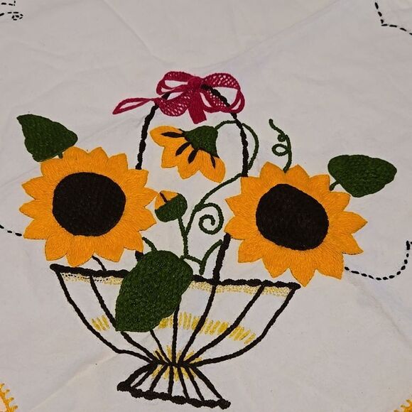 Vintage Handcrafted Sunflower Embroidered Tablecloth with Orange 21"x24" - Picture 3 of 10